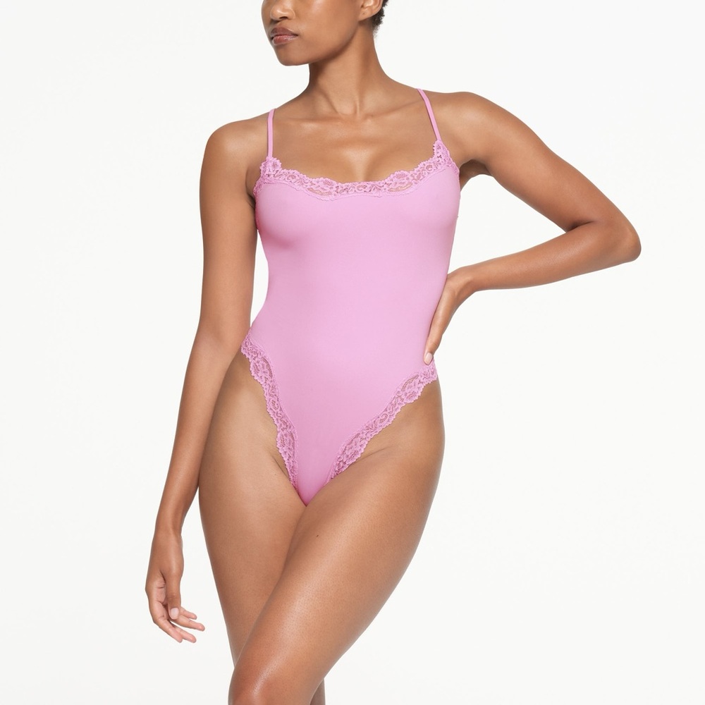 BRAND NEW - Skims Fits Everybody Lace Bodysuit in Petal